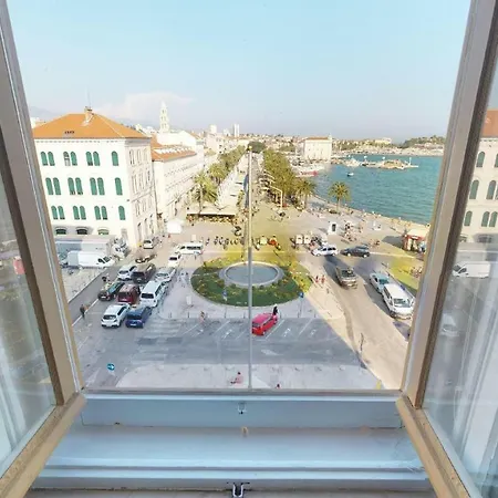 Apartment Monumental View Palace Bajamonti Split